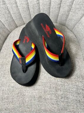 Rocket Dog Black Platform Flip Flops with Rainbow Straps size 7
